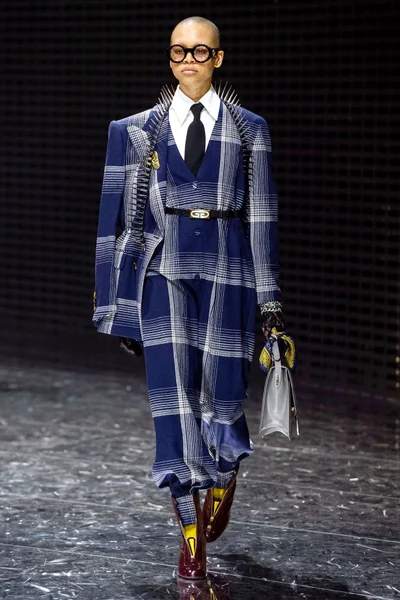 Look 28